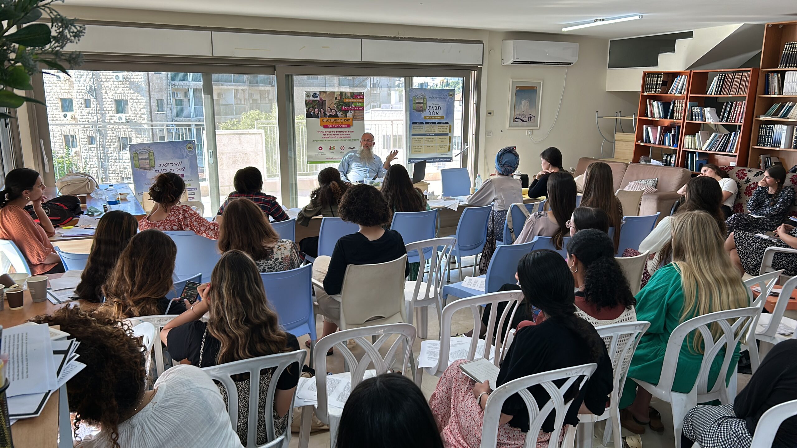 8E8DA743-6E22-4A57-B6A0-8036C045F9B2 - שלומית ולצמן